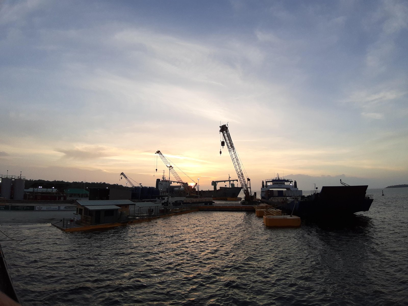 Port and container ship